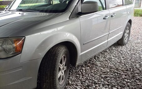 Chrysler Town & Country V рестайлинг, 2010 год, 1 500 000 рублей, 5 фотография