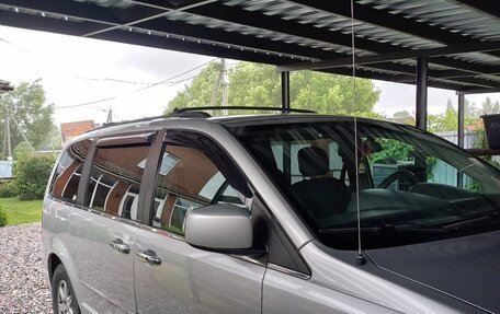 Chrysler Town & Country V рестайлинг, 2010 год, 1 500 000 рублей, 6 фотография
