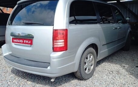 Chrysler Town & Country V рестайлинг, 2010 год, 1 500 000 рублей, 4 фотография