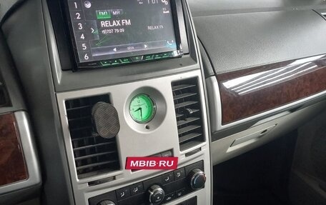 Chrysler Town & Country V рестайлинг, 2010 год, 1 500 000 рублей, 16 фотография