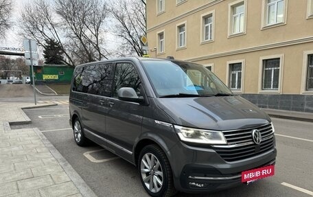 Volkswagen Multivan T6 рестайлинг, 2020 год, 6 100 000 рублей, 2 фотография
