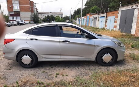 Hyundai Solaris II рестайлинг, 2011 год, 670 000 рублей, 2 фотография