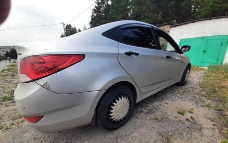 Hyundai Solaris II рестайлинг, 2011 год, 670 000 рублей, 4 фотография