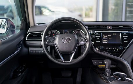 Toyota Camry, 2019 год, 1 899 000 рублей, 10 фотография