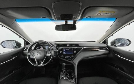 Toyota Camry, 2019 год, 2 660 000 рублей, 10 фотография