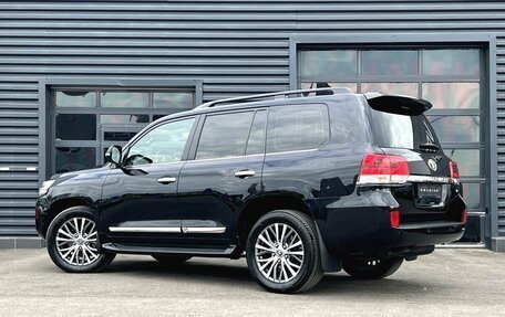 Toyota Land Cruiser 200, 2018 год, 6 930 000 рублей, 3 фотография