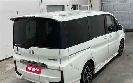 Honda Stepwgn IV, 2021 год, 2 100 000 рублей, 3 фотография