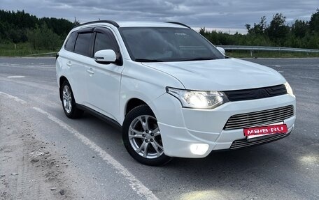 Mitsubishi Outlander III рестайлинг 3, 2012 год, 1 500 000 рублей, 2 фотография
