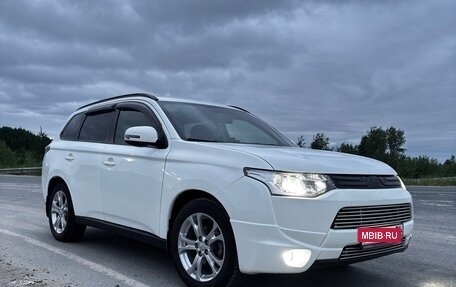 Mitsubishi Outlander III рестайлинг 3, 2012 год, 1 500 000 рублей, 4 фотография