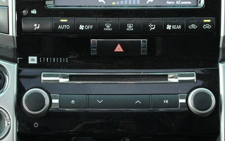 Toyota Land Cruiser 200, 2013 год, 3 990 000 рублей, 9 фотография