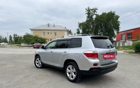 Toyota Highlander III, 2012 год, 2 200 000 рублей, 4 фотография