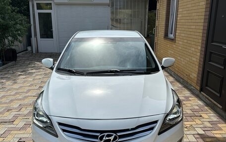 Hyundai Solaris II рестайлинг, 2015 год, 980 000 рублей, 3 фотография