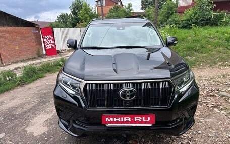 Toyota Land Cruiser Prado 150 рестайлинг 2, 2022 год, 7 950 000 рублей, 5 фотография