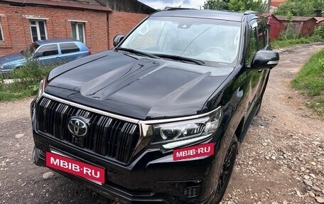 Toyota Land Cruiser Prado 150 рестайлинг 2, 2022 год, 7 950 000 рублей, 7 фотография