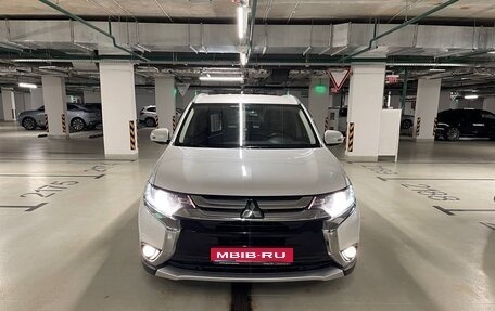 Mitsubishi Outlander III рестайлинг 3, 2018 год, 2 200 000 рублей, 1 фотография