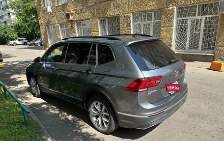 Volkswagen Tiguan II, 2018 год, 2 800 000 рублей, 1 фотография