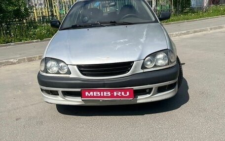Toyota Avensis III рестайлинг, 2000 год, 300 000 рублей, 1 фотография