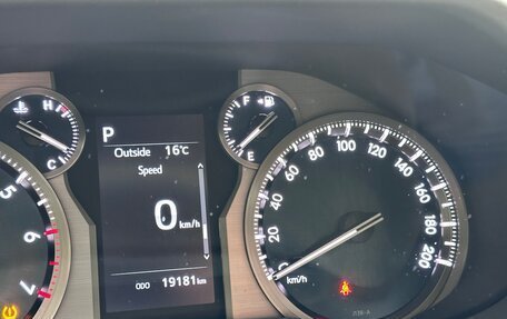 Toyota Land Cruiser Prado 150 рестайлинг 2, 2022 год, 7 950 000 рублей, 8 фотография