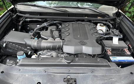 Toyota Land Cruiser Prado 150 рестайлинг 2, 2022 год, 7 950 000 рублей, 10 фотография
