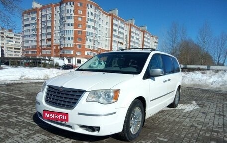 Chrysler Town & Country V рестайлинг, 2007 год, 900 000 рублей, 1 фотография