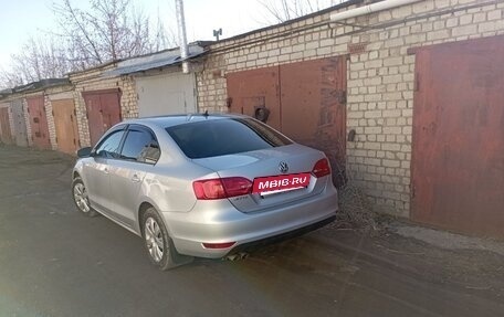 Volkswagen Jetta VI, 2011 год, 850 000 рублей, 2 фотография