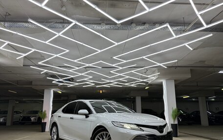 Toyota Camry, 2019 год, 2 800 000 рублей, 1 фотография