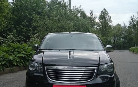 Chrysler Voyager IV, 2011 год, 2 180 000 рублей, 1 фотография