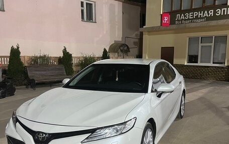 Toyota Camry, 2020 год, 3 190 000 рублей, 1 фотография