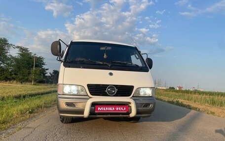 SsangYong Istana, 2003 год, 850 000 рублей, 1 фотография