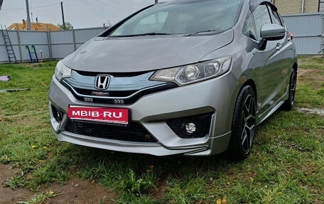 Honda Fit III, 2013 год, 1 030 000 рублей, 1 фотография