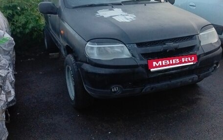Chevrolet Niva I рестайлинг, 2004 год, 130 000 рублей, 3 фотография