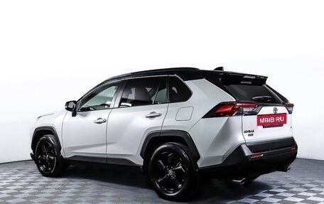 Toyota RAV4, 2021 год, 3 190 000 рублей, 7 фотография