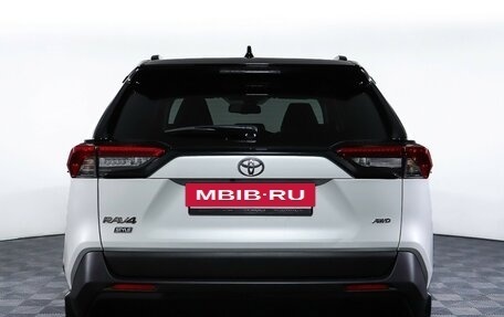 Toyota RAV4, 2021 год, 3 190 000 рублей, 6 фотография