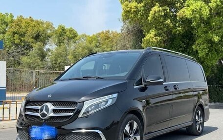 Mercedes-Benz V-Класс, 2022 год, 3 800 000 рублей, 1 фотография