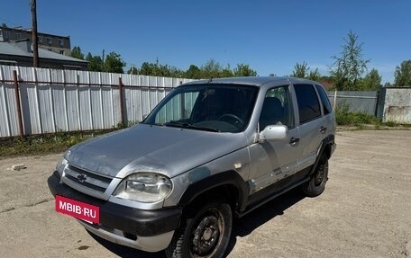 Chevrolet Niva I рестайлинг, 2004 год, 169 000 рублей, 2 фотография