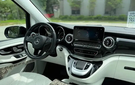 Mercedes-Benz V-Класс, 2022 год, 3 990 000 рублей, 8 фотография
