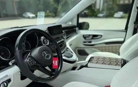 Mercedes-Benz V-Класс, 2022 год, 3 990 000 рублей, 10 фотография
