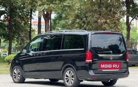 Mercedes-Benz V-Класс, 2022 год, 3 990 000 рублей, 4 фотография