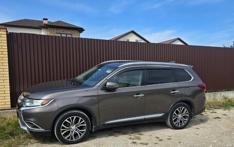 Mitsubishi Outlander III рестайлинг 3, 2017 год, 2 600 000 рублей, 3 фотография
