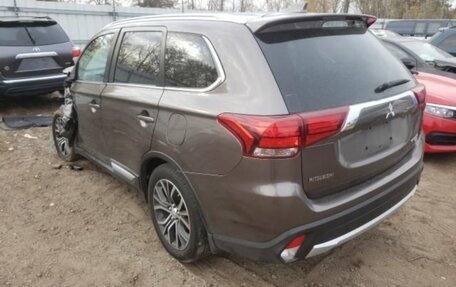 Mitsubishi Outlander III рестайлинг 3, 2017 год, 2 600 000 рублей, 7 фотография