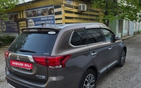 Mitsubishi Outlander III рестайлинг 3, 2017 год, 2 600 000 рублей, 6 фотография