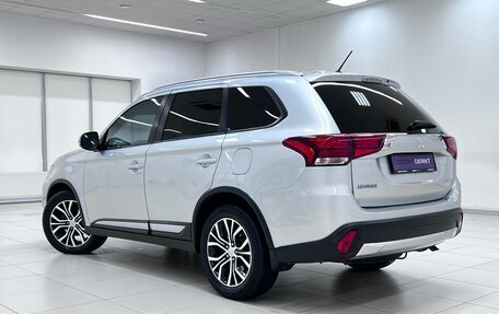Mitsubishi Outlander III рестайлинг 3, 2015 год, 1 990 000 рублей, 2 фотография