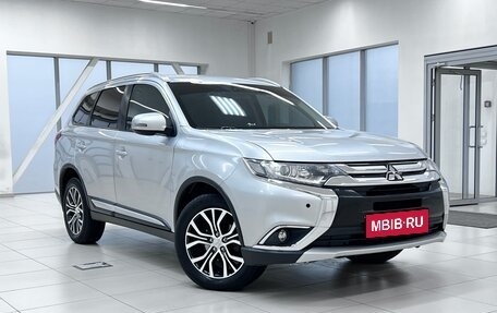 Mitsubishi Outlander III рестайлинг 3, 2015 год, 1 990 000 рублей, 3 фотография