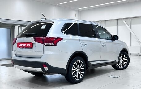 Mitsubishi Outlander III рестайлинг 3, 2015 год, 1 990 000 рублей, 4 фотография