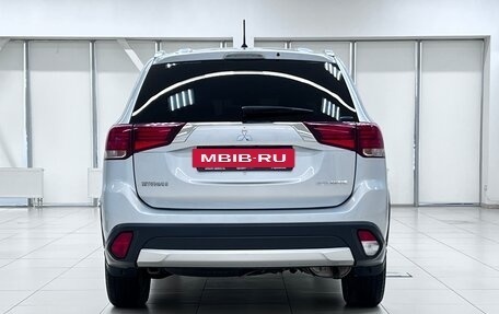 Mitsubishi Outlander III рестайлинг 3, 2015 год, 1 990 000 рублей, 8 фотография