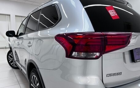 Mitsubishi Outlander III рестайлинг 3, 2015 год, 1 990 000 рублей, 10 фотография