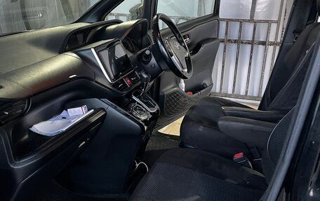 Toyota Voxy III, 2017 год, 2 150 000 рублей, 9 фотография