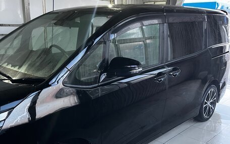 Toyota Voxy III, 2017 год, 2 150 000 рублей, 8 фотография