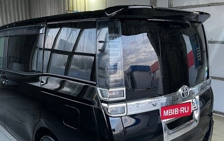 Toyota Voxy III, 2017 год, 2 150 000 рублей, 7 фотография