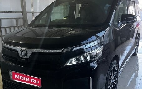 Toyota Voxy III, 2017 год, 2 150 000 рублей, 2 фотография